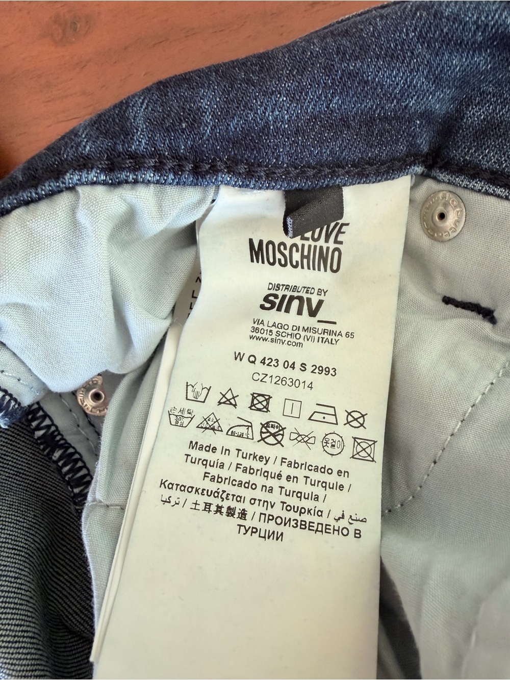 Love Moschino โค๏ธ Rhinestone Heart Cropped Straight Leg Jeans SZ 26 Y2K Style - Picture 7 of 8